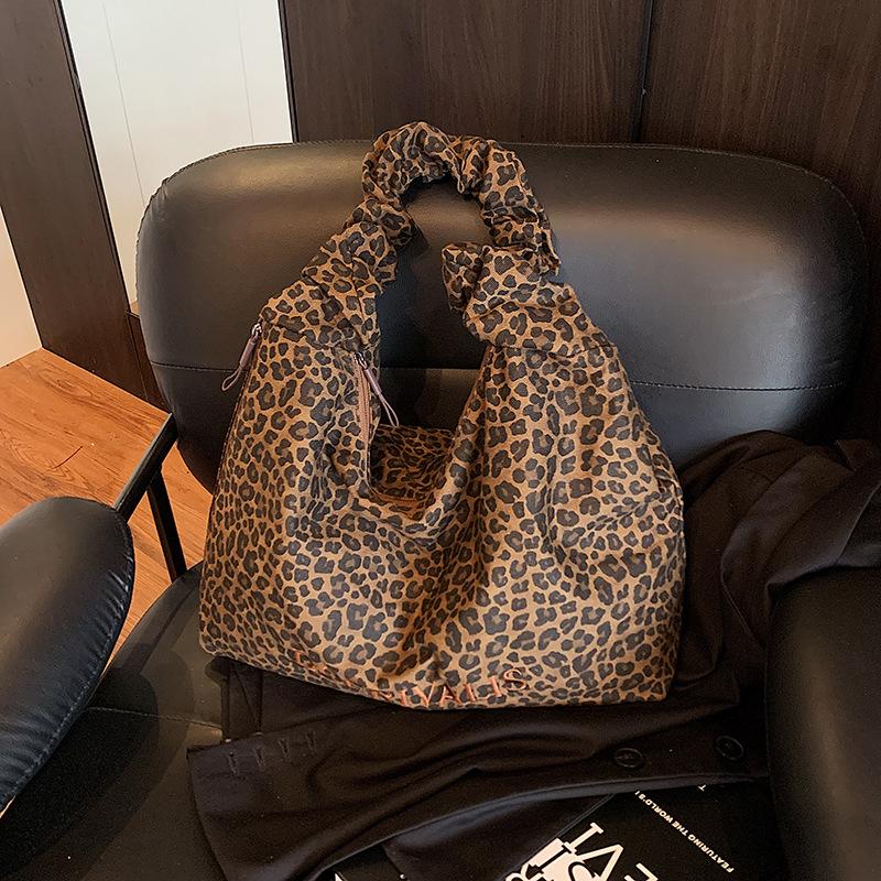 

Сумка большой вместимости с леопардовым принтом, новая повседневная универсальная сумка-мессенджер, женская сумка-тоут на плечо для поездок на работу коричневый