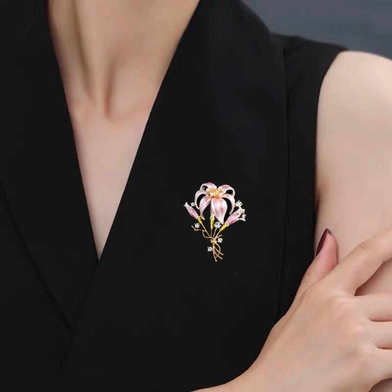 Fashionable Lily Brooch, Women's Niche Design Sense, Enamel Brooch, Elegant Coat Pin