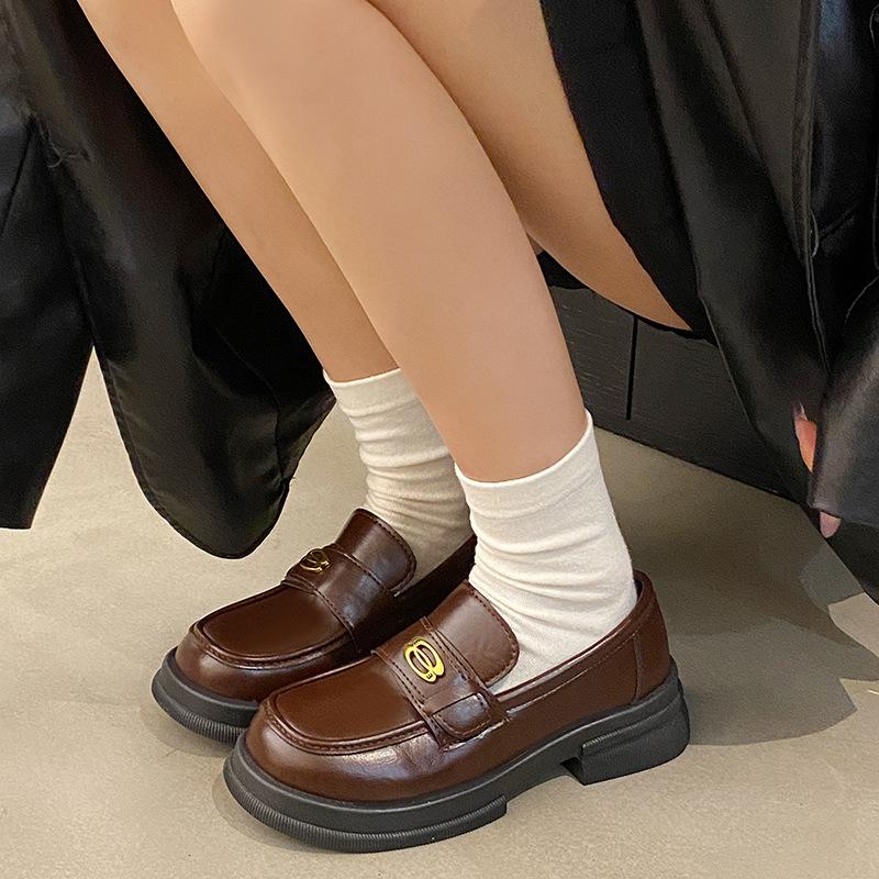 Mocassins à semelle compensée grande taille petites chaussures en cuir 2025 printemps nouveau style britannique mocassins une pédale bouche peu profonde bout rond chaussures simples femmes