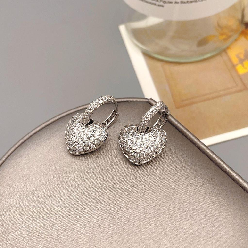 Korean & Japanese Hollow Heart Zircon Earrings: Elegant Dual-Wear Clip for Commuting & Fashion
