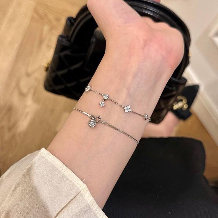 Chic Four-Leaf Clover Bracelet: Sweet, Cute, Minimalist, Versatile Hand Jewelry for Women