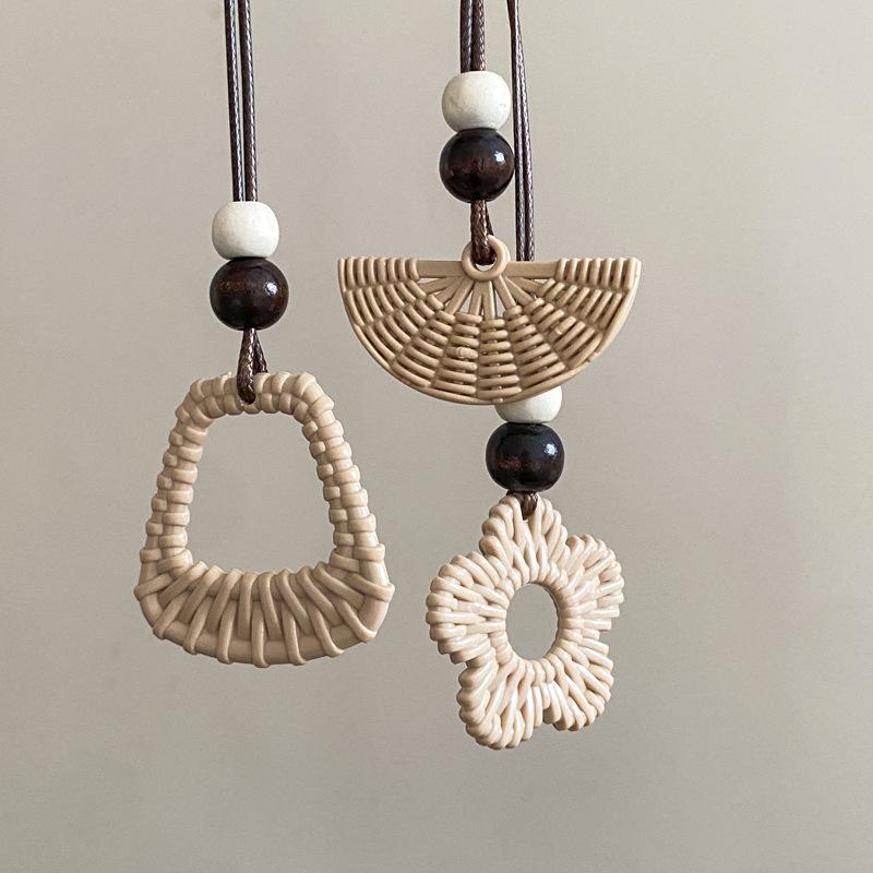 Retro Ethnic Style Geometric Wood Collarbone Necklace - Fashionable Light Luxury Design