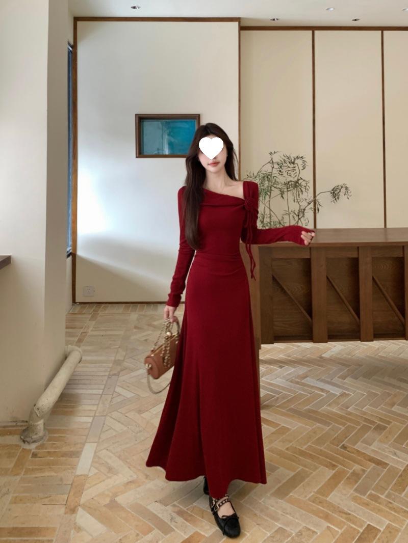 

Unique Red Waist-Cinching Slim Long-Sleeve Dress - Winter 2025 Collection S красный