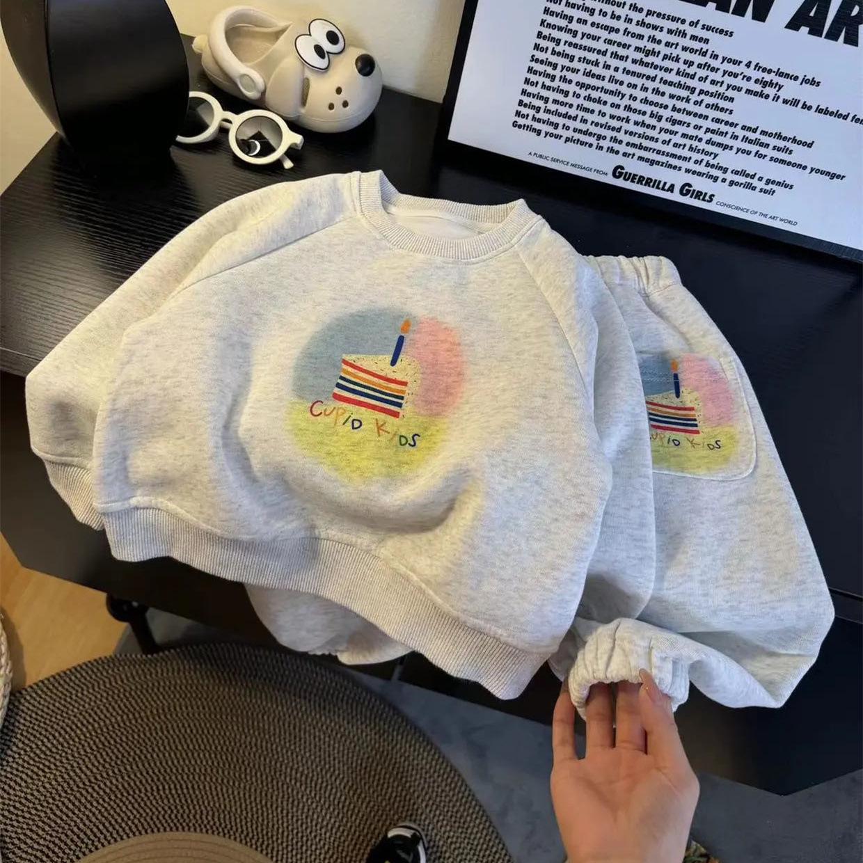 

2024 Autumn Cartoon Baby Boy Two-Piece Set: Round Neck, Long Sleeve Size 90