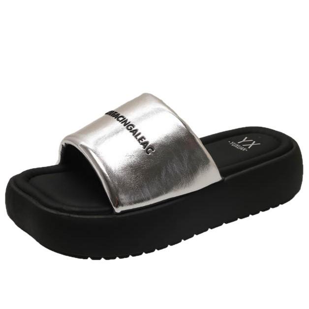 Casual thick-soled muffin one-word slippers for women to wear in the summer of 2025, new models for stepping on shit, beach fashion, cool slippers