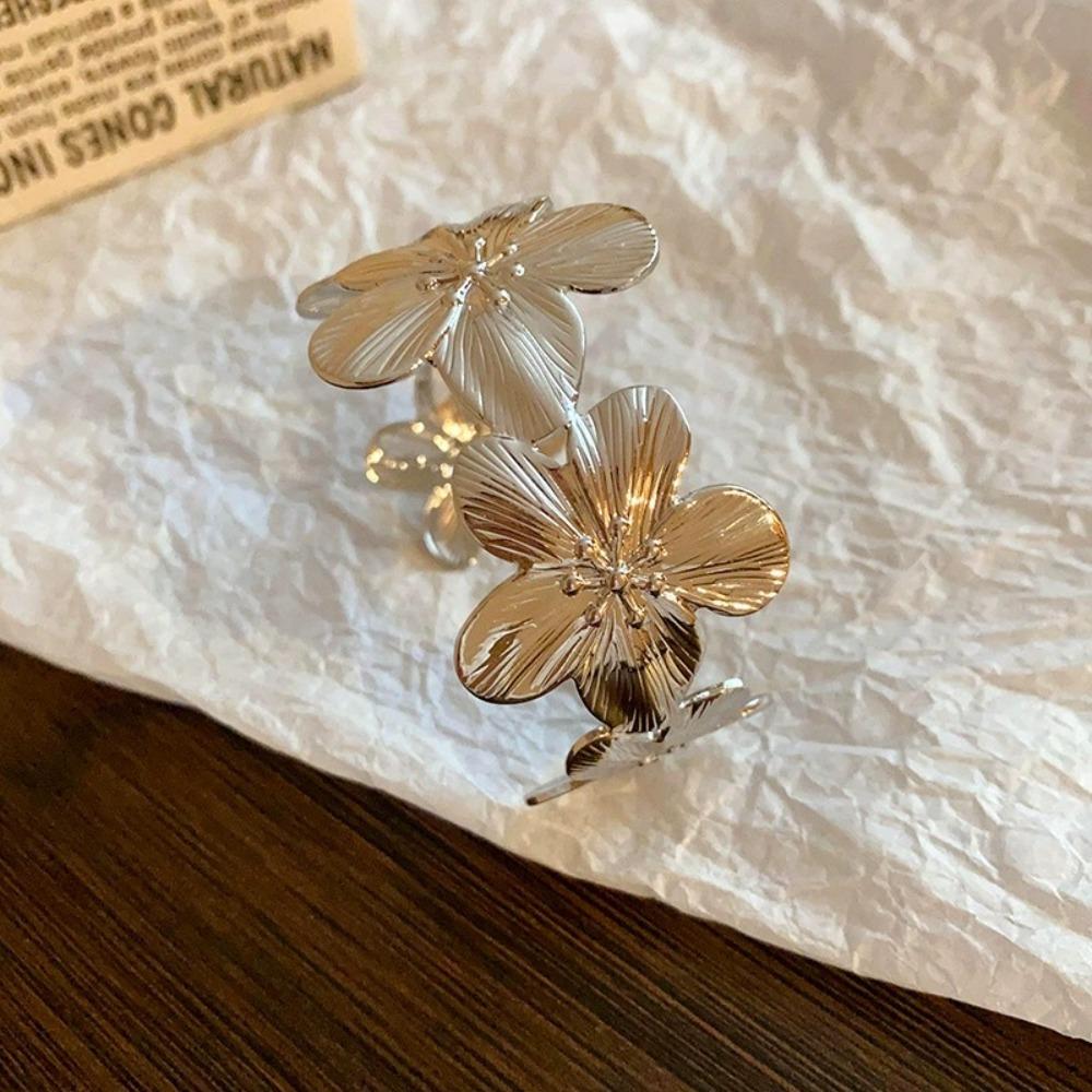 European and American Simple Bracelets, Arm Rings, Niche Cold Wind Temperament Bracelets, High-end Sense and Versatile Jewelry.