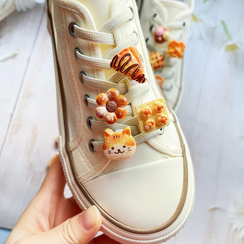 Cartoon Food Toy Shoelace Buckle for Kids' Shoes - Cat, Bear, Cake Design Decorative Accessories