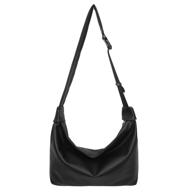 Simple, fashionable and large-capacity pu men's and women's locomotive commuter bags, new literary and versatile women's shoulder messenger bags