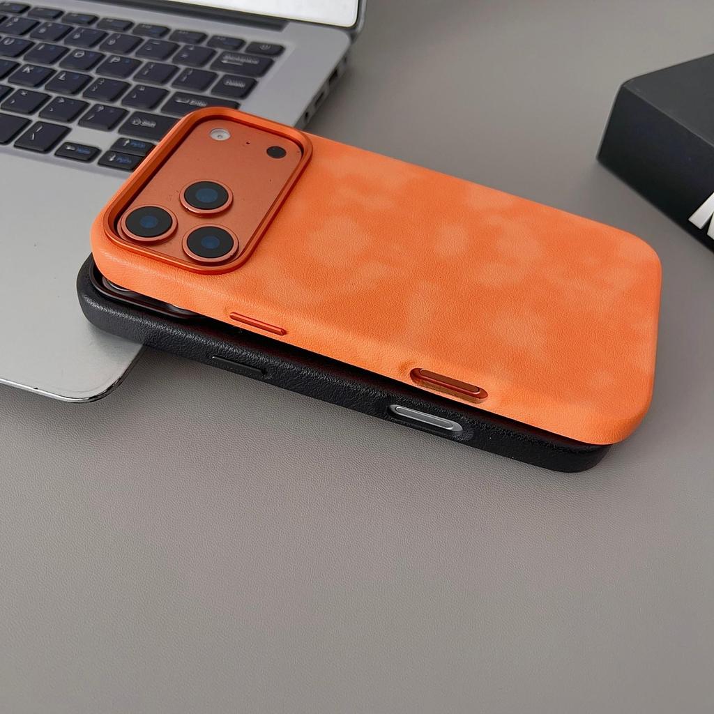 Retro Crazy Horse Leather Grain Magnetic Drop-proof Protective Case for iPhone 17 Pro Max.