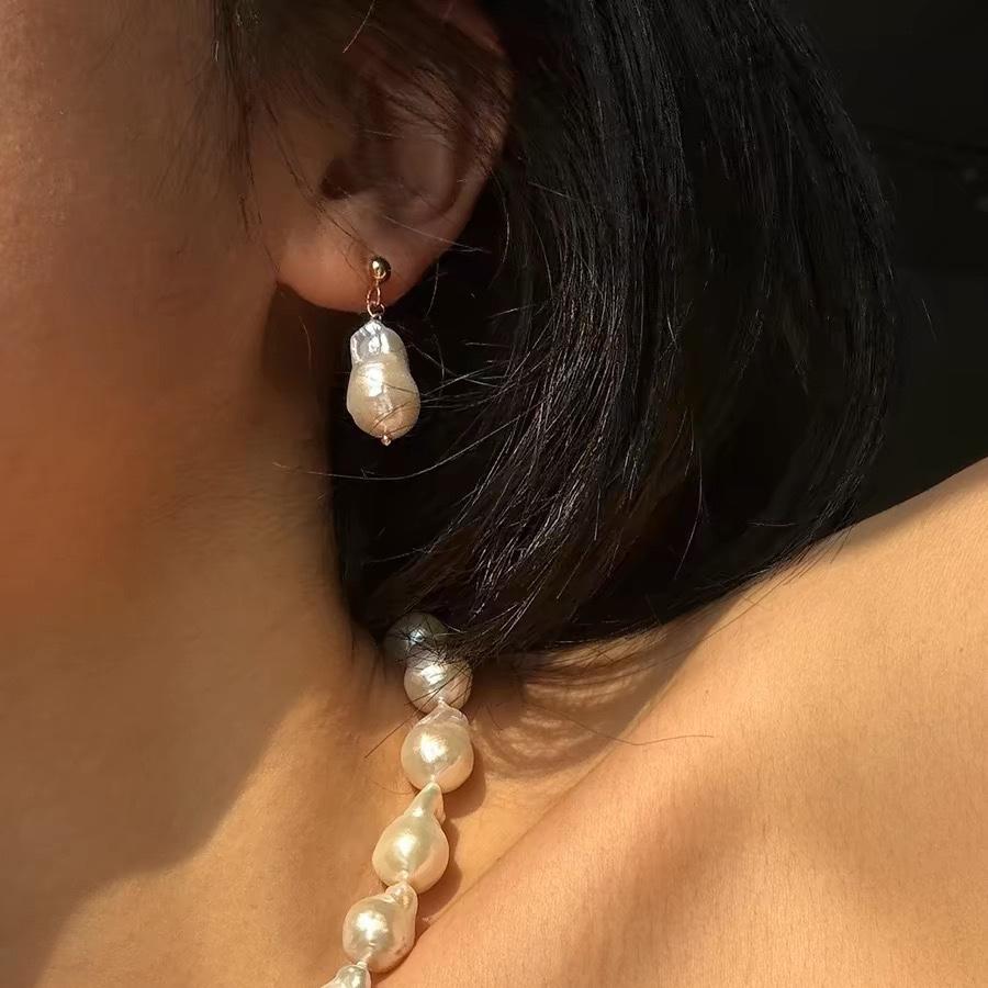 European and American fashion big baroque pearl retro temperament earrings 925 silver stud earrings women's irregular fishtail pearl hanging