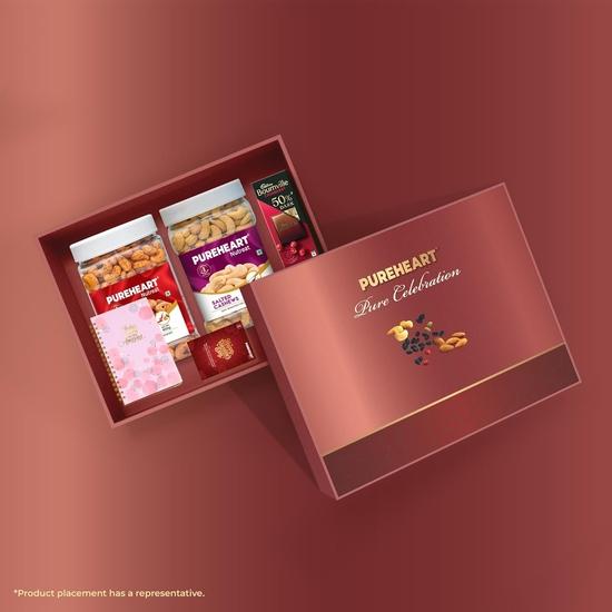 Coș Cadou Ziua Îndrăgostiților PUREHEART pentru El & Ea | Cutie Cadou Premium cu Nuci Caju cu Nuci Caju Sărate & Nuci Caju Picante (650g fiecare)