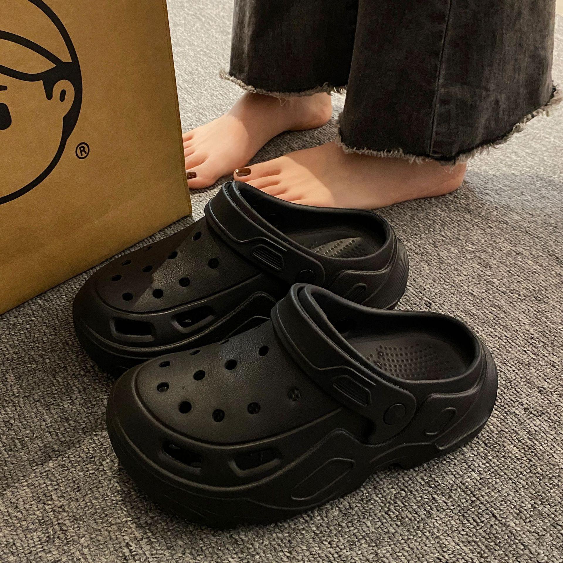 

2024 Лето Новая мода Носить Дырки Обувь Hollow Пляжные тапочки Римские женские сандалии на толстой подошве 44-45 чёрный