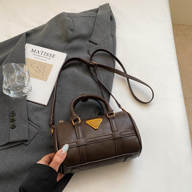 High-end Niche Bag Women's Autumn and Winter Retro New Fashion Messenger Bag Portable Commuter Pillow Bag