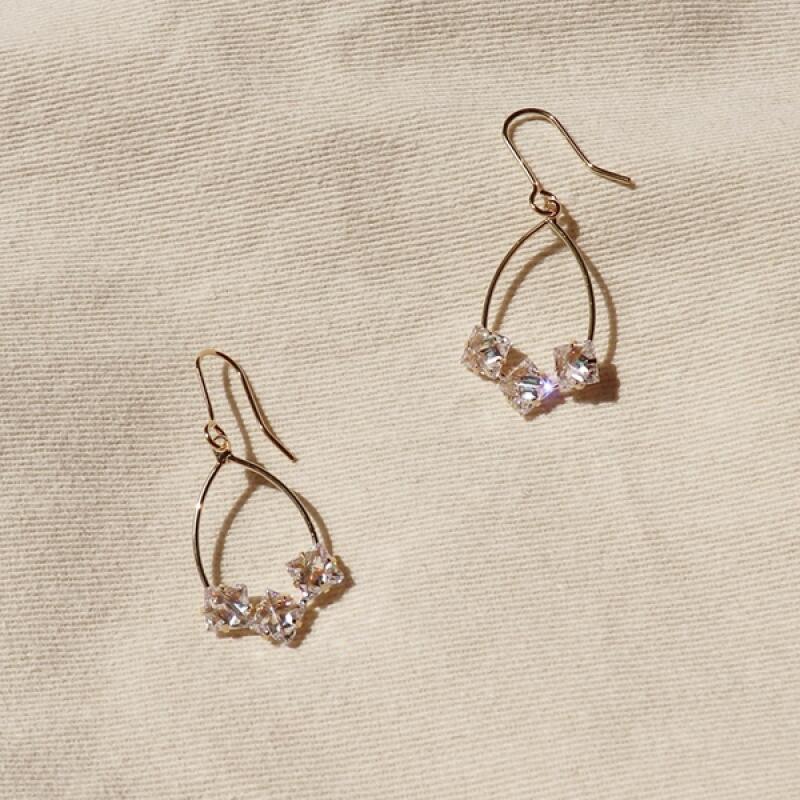 

Softly Twinkle Earrings (could be replaced with a bracelet) Change of bracelet O