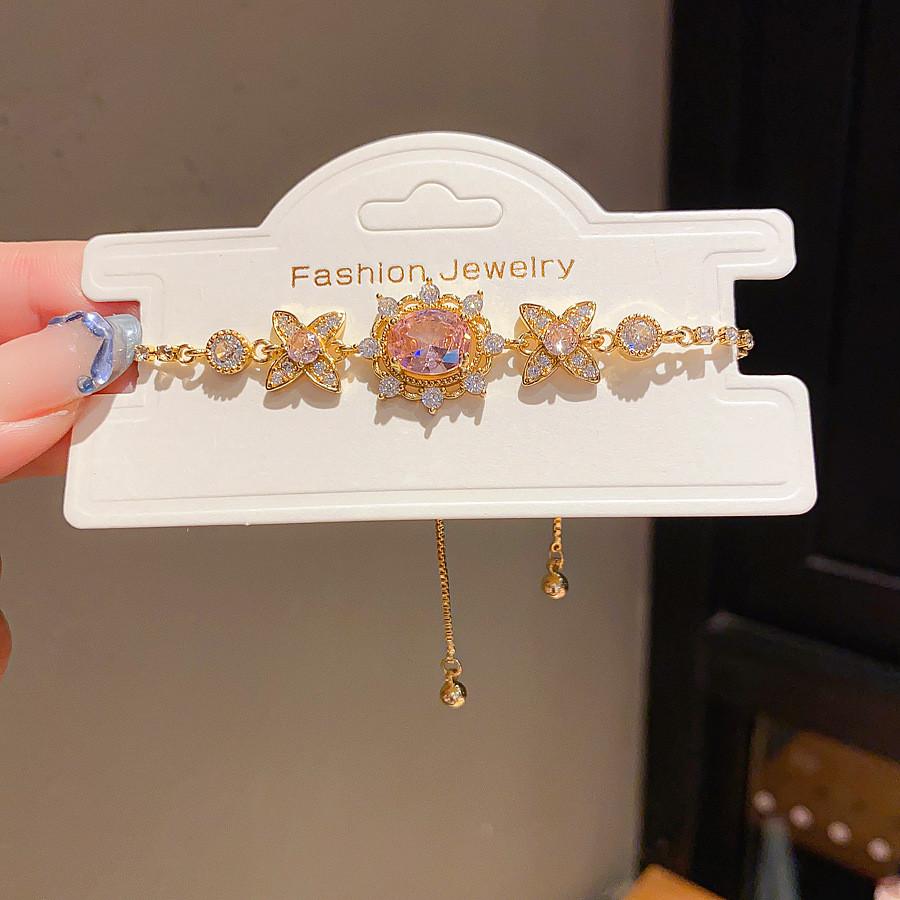 Flower Pendant Necklace With Gold Plating And Zirconia For Elegant Womens Fashion