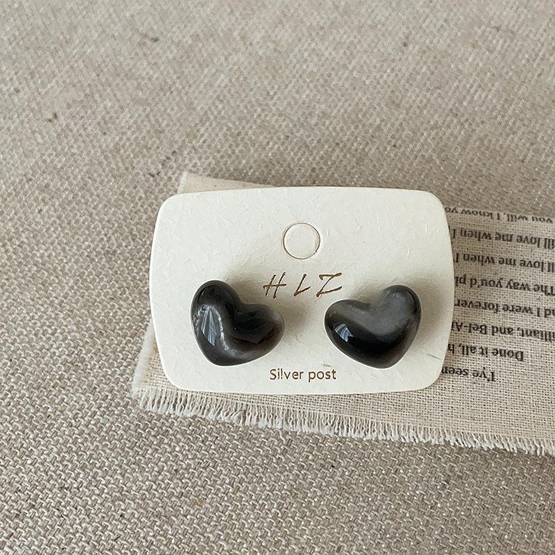 Unique Design Sense Resin Smudged Cat Eye Stud Earrings Women'S Niche Personality Fashion Commuter Versatile Earrings