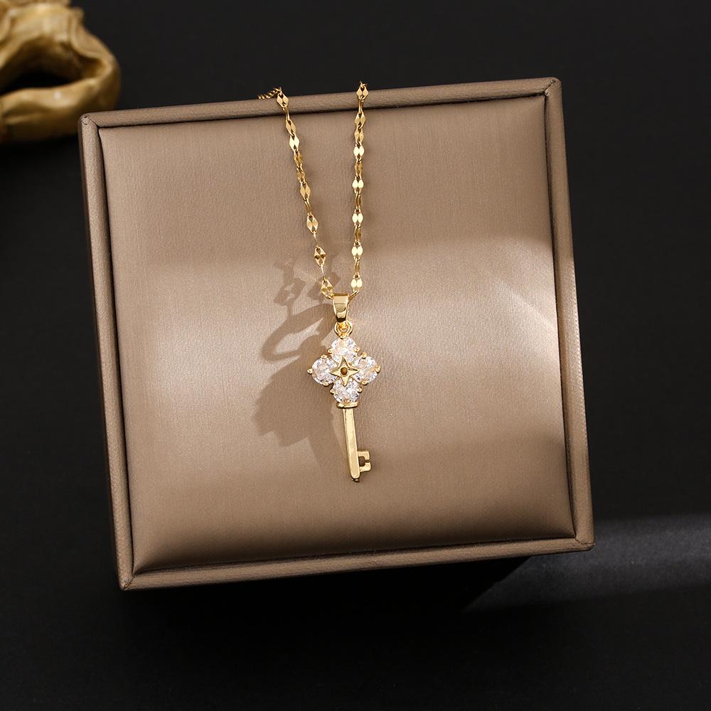Elegant Gold-Plated Chinese-Style Four-Leaf Clover Necklace with Imitation Hetian Jade Pendant for Women