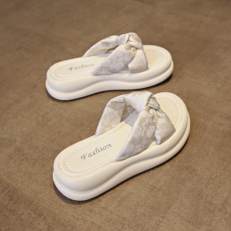 

Женские шлепанцы на толстой подошве 2025 лето новые на плоской подошве на среднем каблуке модная уличная обувь крутые женские шлепанцы 40 белый