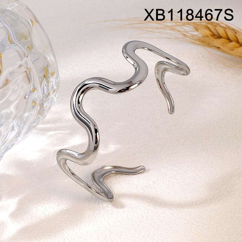 18K Gold European Style Titanium Steel Double D Openable Bracelet