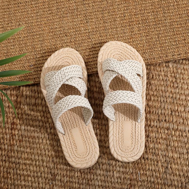 Women's Summer Straw Braid Sandals: Casual Cross-Strap Flat Slippers for Outdoor Beach Travel
