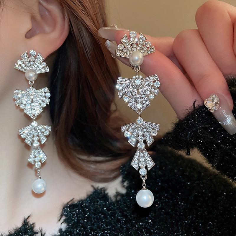 Women Shiny Rhinestone Pearl Geometric Earrings Light Luxury Elegant Temperament French Retro Palace Style Ear Jewelry For Women