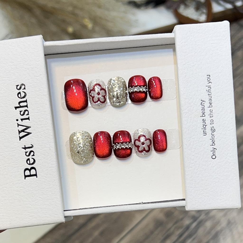 New Year's Red Wearable Armor Short Light Bulb Cat's Eye Sequins Hand-painted Burgundy Flower Detachable Manicure Fake Nails