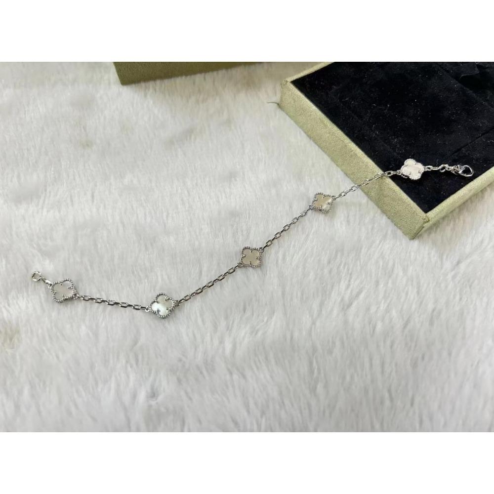 High-end Four-leaf Clover Bracelet Mini Six-flower Bracelet Red Chalcedony Black Agate Ladies Bracelet