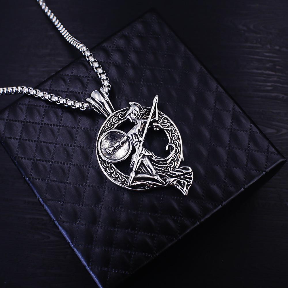 Europäische und amerikanische Retro-Diamanten-Inlay Hip-Hop-Stil Edelstahl Kreuz Halskette