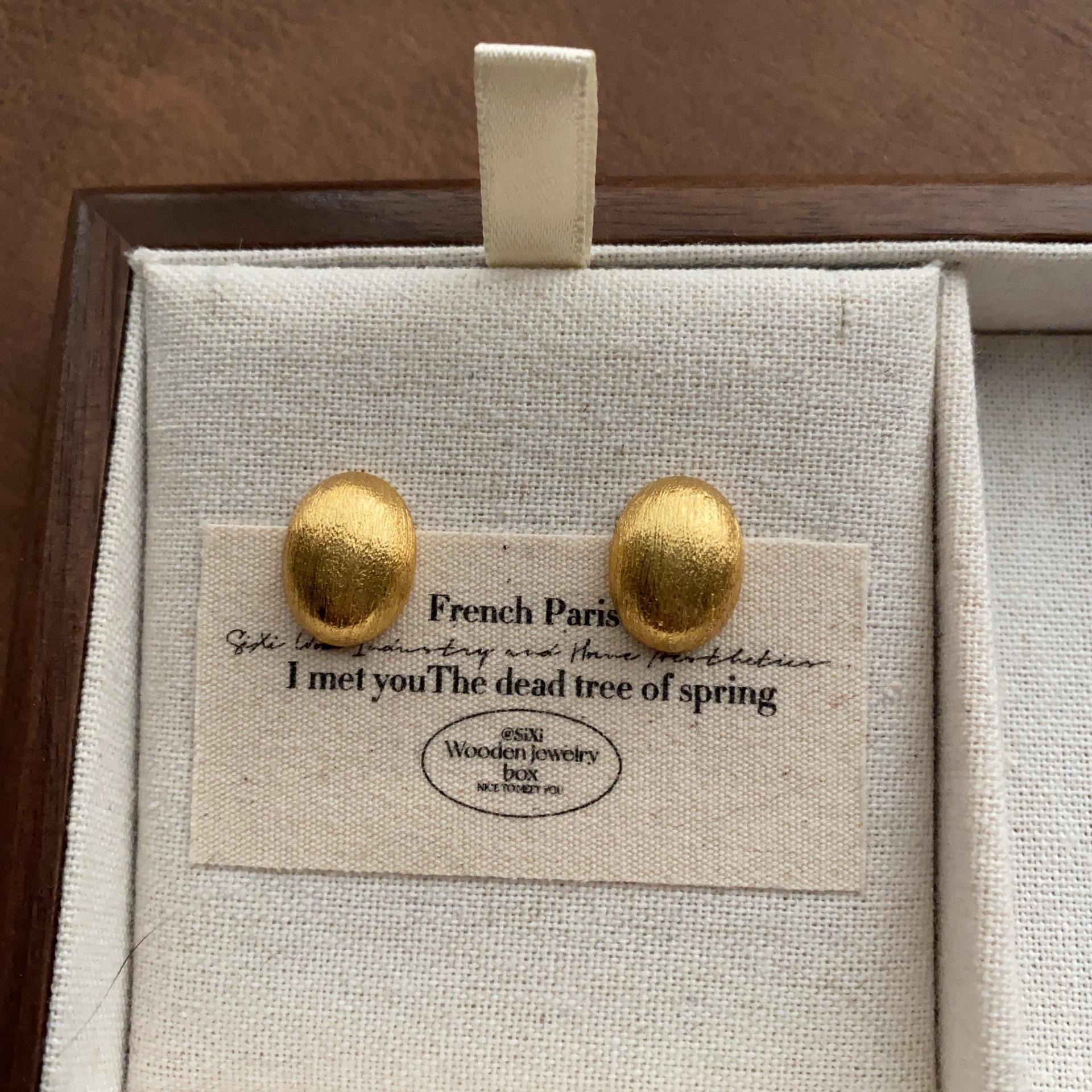 

Metal plump oval stud earrings simple French high-end sense light luxury retro unique daily commuter earrings women