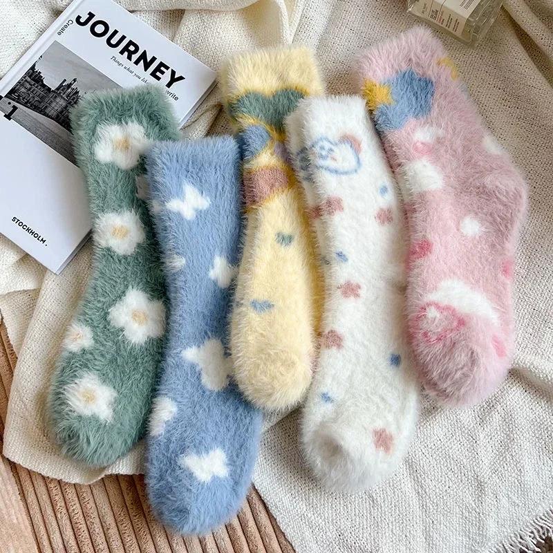 Damen Flauschige Fuzzy Boden Schlaf Socken Cartoon Herbst Winter Mittelrohr Dicke Socken Weiblich Mädchen Niedlich Cartoon Stern Kurze Crew Socke