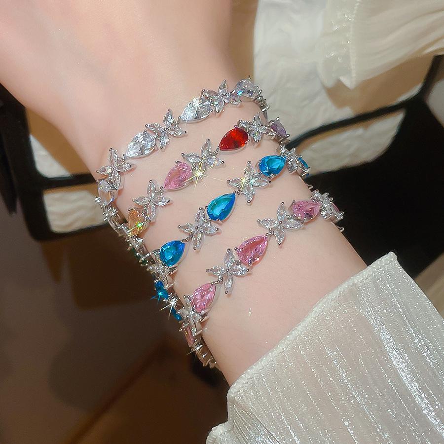 Elegant Zirconia Flower & Water Drop Bracelet – Luxury Lightweight Design for Women