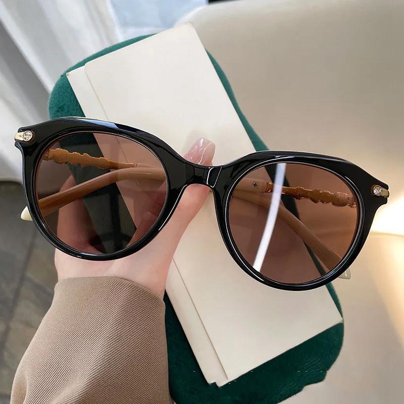 Fashion Vintage Cat Eye Diamond Sunglasses Women For Men Luxury Brand Designer Punk Shades Elegant Lady Rivet Sun Glasses Uv400
