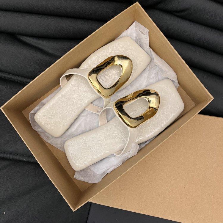 2025 new square-headed open-toed flip-flops wear versatile toe casual flat-bottom metal buckle niche sandals summer