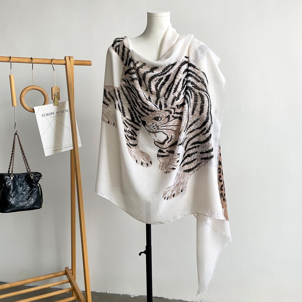 Old Money Style Money Leopard Shawl Fashion Leopard Print Scarf Thin Women's Fashion Long Air-conditioned Shawl Outer Layer Wholesale
