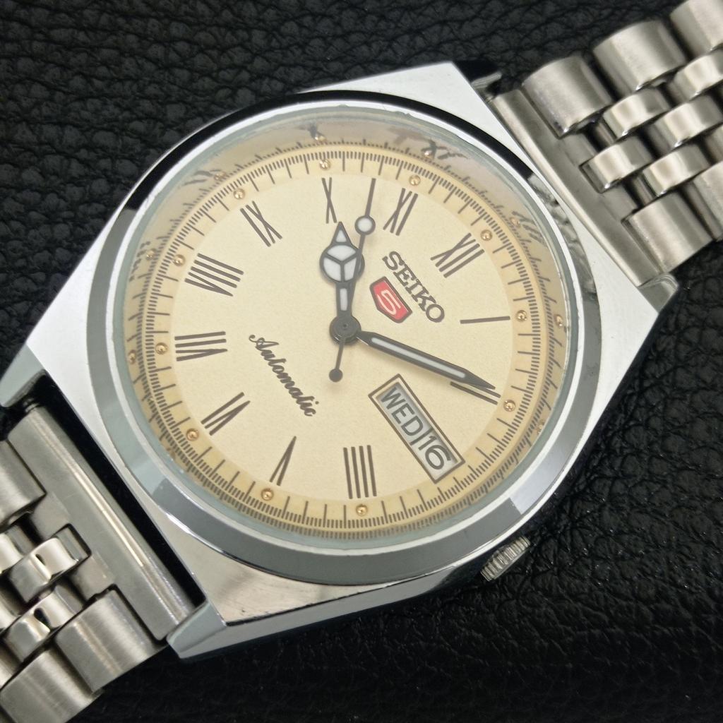 VINTAGE SEIKO 5 AUTOMATIC REFURBISHED JAPAN MENS ROMAN FIGURE WATCH a442634-1