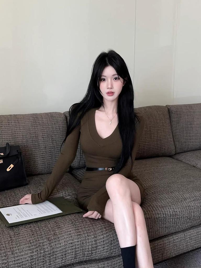 2025 Autumn French V-Neck Waist-Cinching Long-Sleeve Dress for Women - Sexy Short Date Skirt