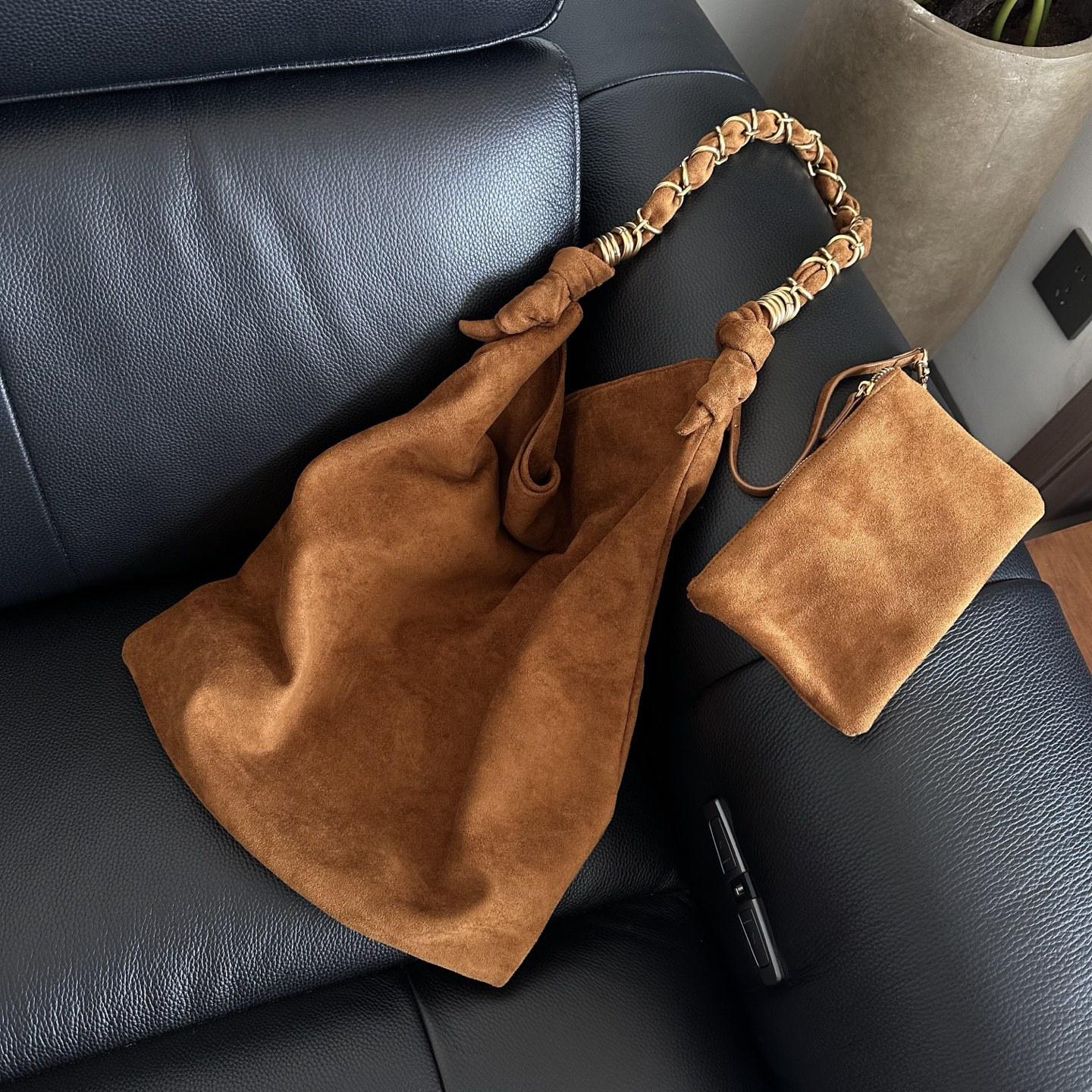 

Retro Commuting Large Suede Tote: 2025 Women s Minimalist Shoulder Bag