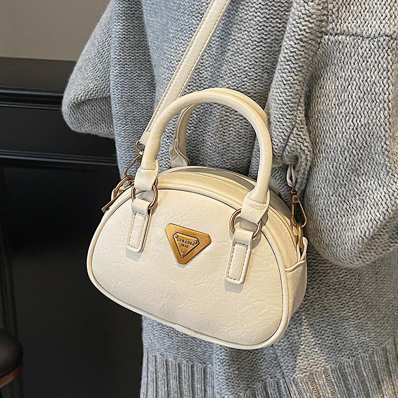 This year is trendy autumn and winter versatile fashion retro women's portable pillow bag fashionable personality niche messenger bag