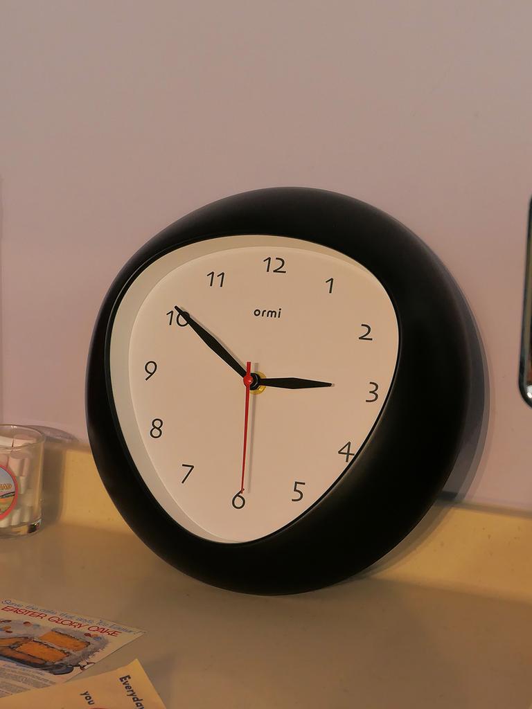 Ainobia Ormi Round Wall Clock