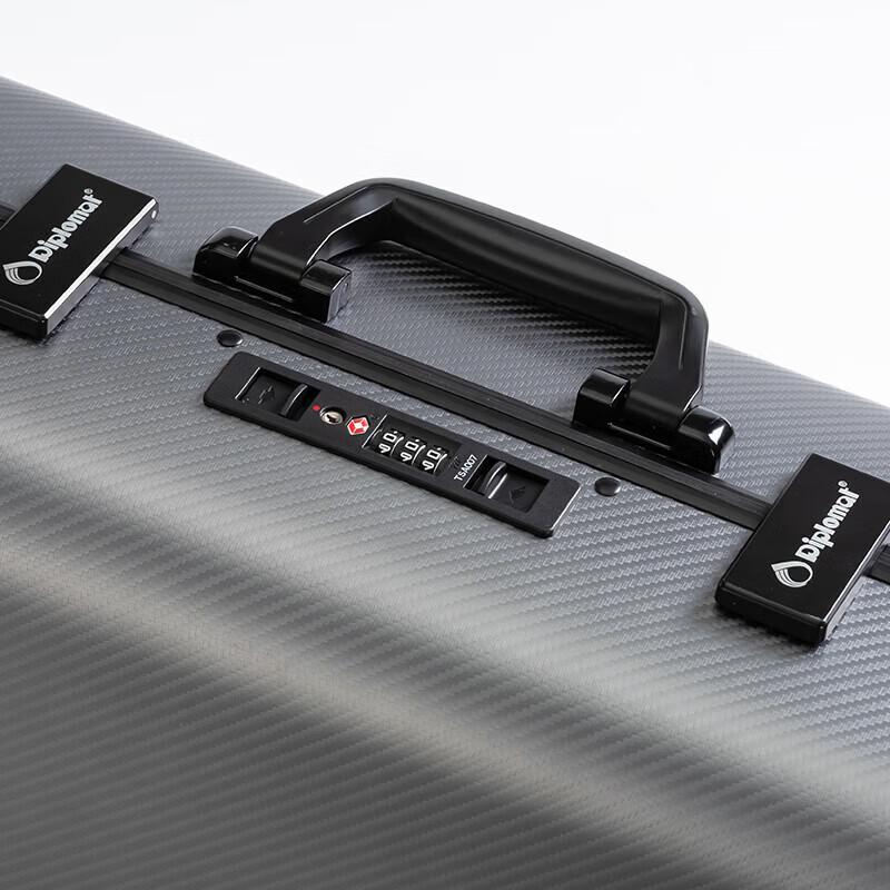 Diplomat DS-13102 Hardside Spinner Luggage