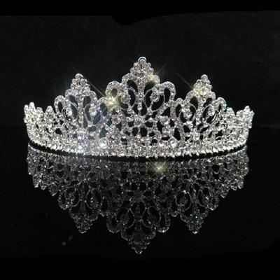 Europäisches neues Design Glänzende Perle Kristall Tiara Hochzeit Königliche Krone Braut Tiara Zubehör Strass Tiaras Kronen Festzug