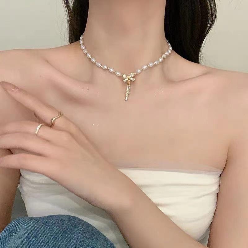 High-end pearl necklace Women's minimalist niche design Sweet and cool Spice girl style Fashion light luxury Versatile collarbone chain necklace
