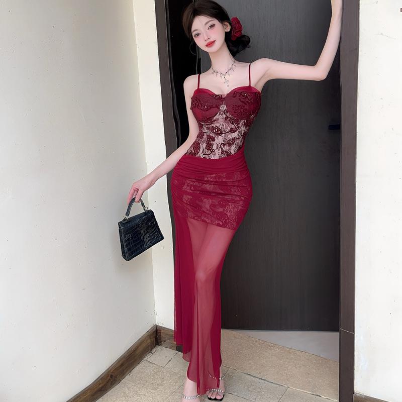 Sinnliches rotes Spitzen-Taillenbetonendes Camisole Abendkleid
