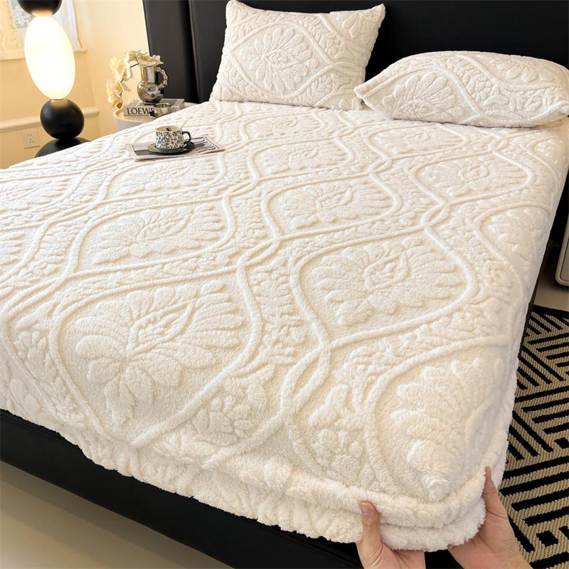 3PC Bedding Set Bedcloth Warm Winter Bed Cover 3D Embossed Velvet Mattress Cover Tafferta Bedsheet Winter Warm Fitted Sheet Mattress Protector