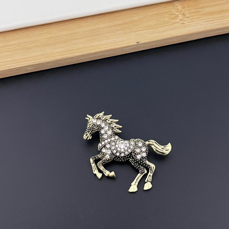 Classic Rhinestone Horse Brooches Zodiac Animal Lapel Pins For Women Casual Party Clothing Accessories New Year Gifts