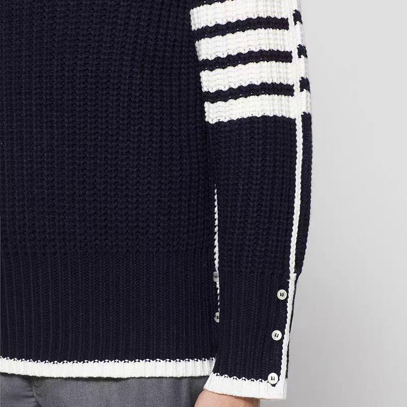 Men's Trendy Four-Stripe Round Neck Sweater, Korean Style, Loose-Fit, Thick Knit for Autumn/Winter.