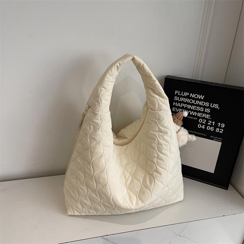 Ladies Casual Korean Style Underarm Bag Single Shoulder Commuter Travel Bag Fabric Leisure Handbag for Women