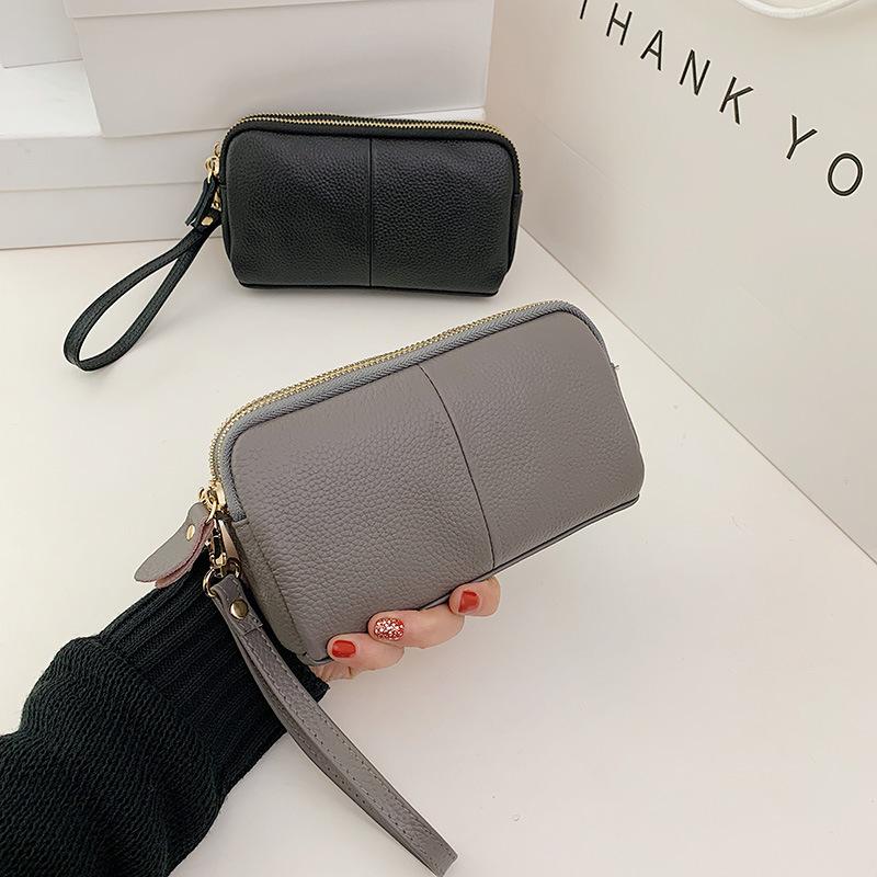 One piece is sent on behalf of the first layer of cowhide clutch bag, new trendy and fashionable women's medium mother bag wallet.