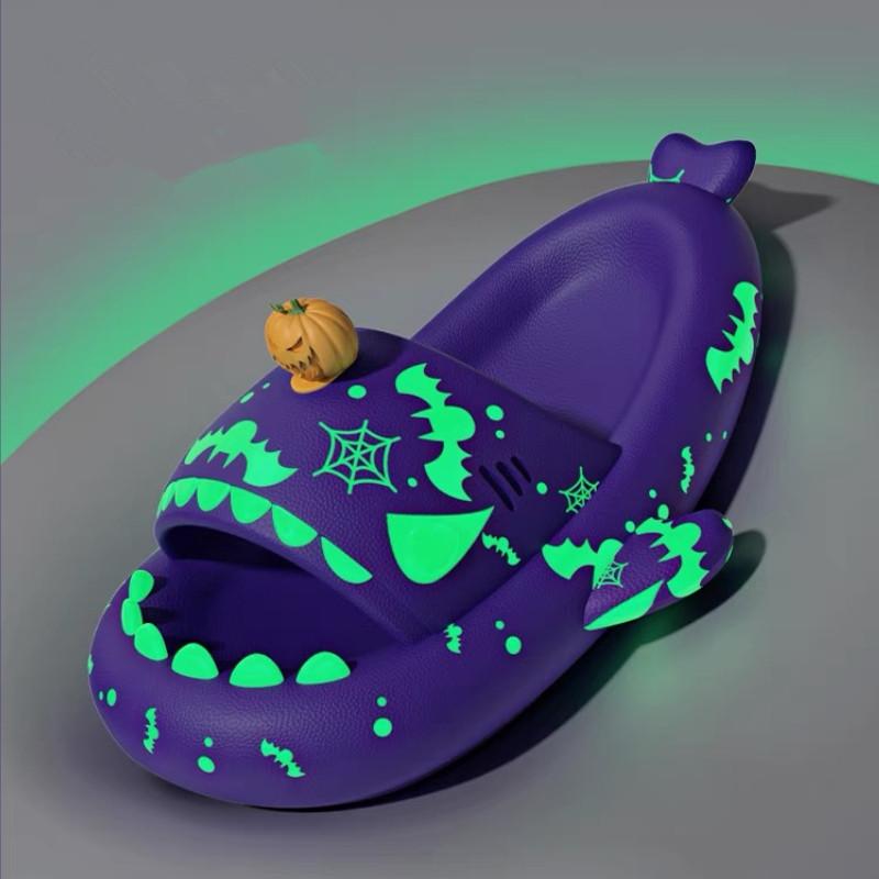 Mode Nattlysande Hajtofflor För Kvinnor Män Hemskor Street Skor Jul Halloween Stil Par Sommarsandaler Plattforms Tofflor