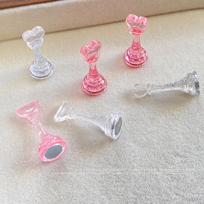 5Pcs Nail Practice Chess 3cm Elevated Acrylic Magnetic Training Practice Nail Tips Stand Wearable Nail Display Rack Nail Tool